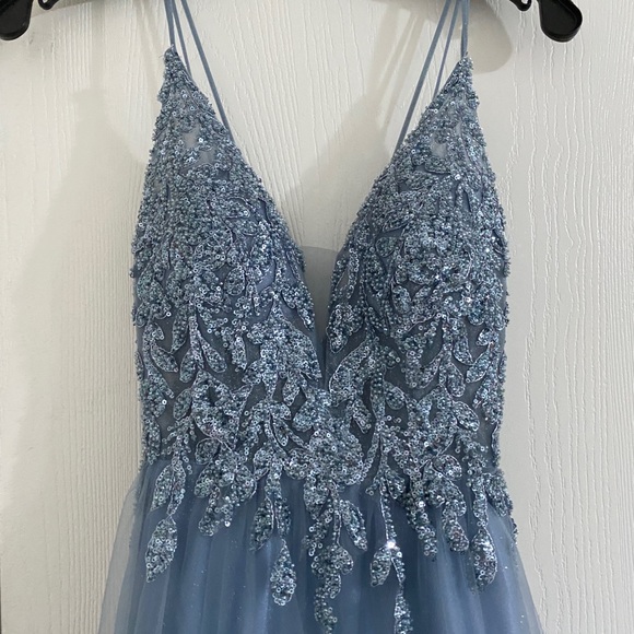 PROM DRESS - Picture 5 of 7